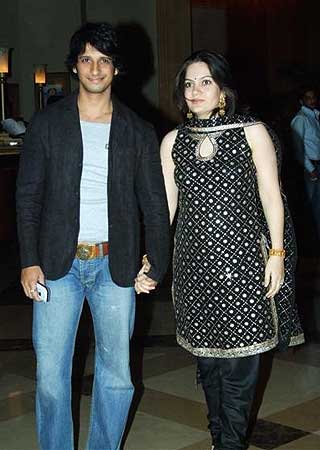 Sharman Joshi with wife
