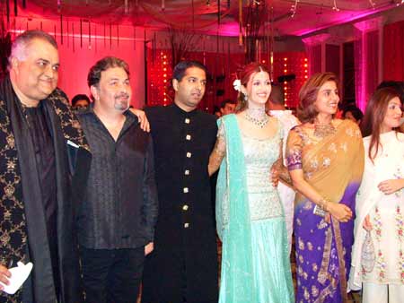 Prem Kishan, Rishi and Neetu Kapoor, Ridhima Kapoor with the couple