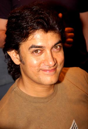 http://www.shaaditimes.com/images-article/2007/dec/amir-khan.jpg