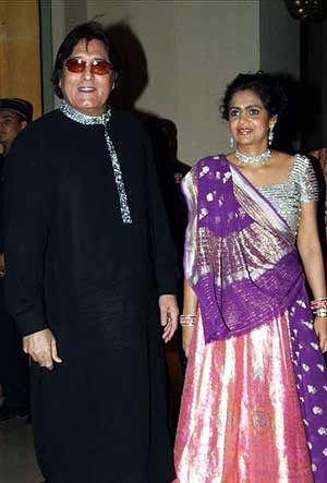 vinod khanna and wife kavita showcase traditional attire