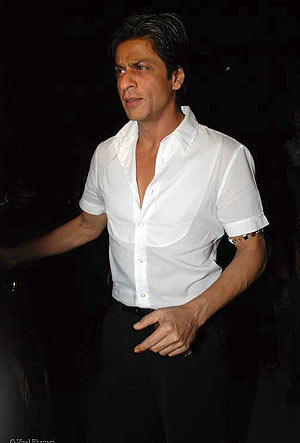 shahrukh khan in white t shirt