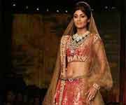 Shilpa Shetty Walks For Tarun Tahiliani