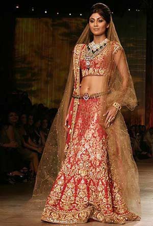 Shilpa Shetty Walks For Tarun Tahiliani