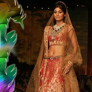 Shilpa Shetty Walks For Tarun Tahiliani